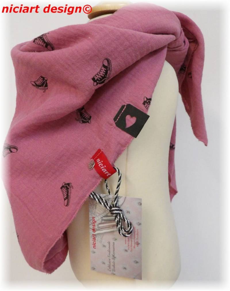 Niciart Designer Kinder Halstuch Wende Kinderschal Dreieckstuch Musselintuch Altpink Chucks Musselin 100% Baumwolle von niciartdesign