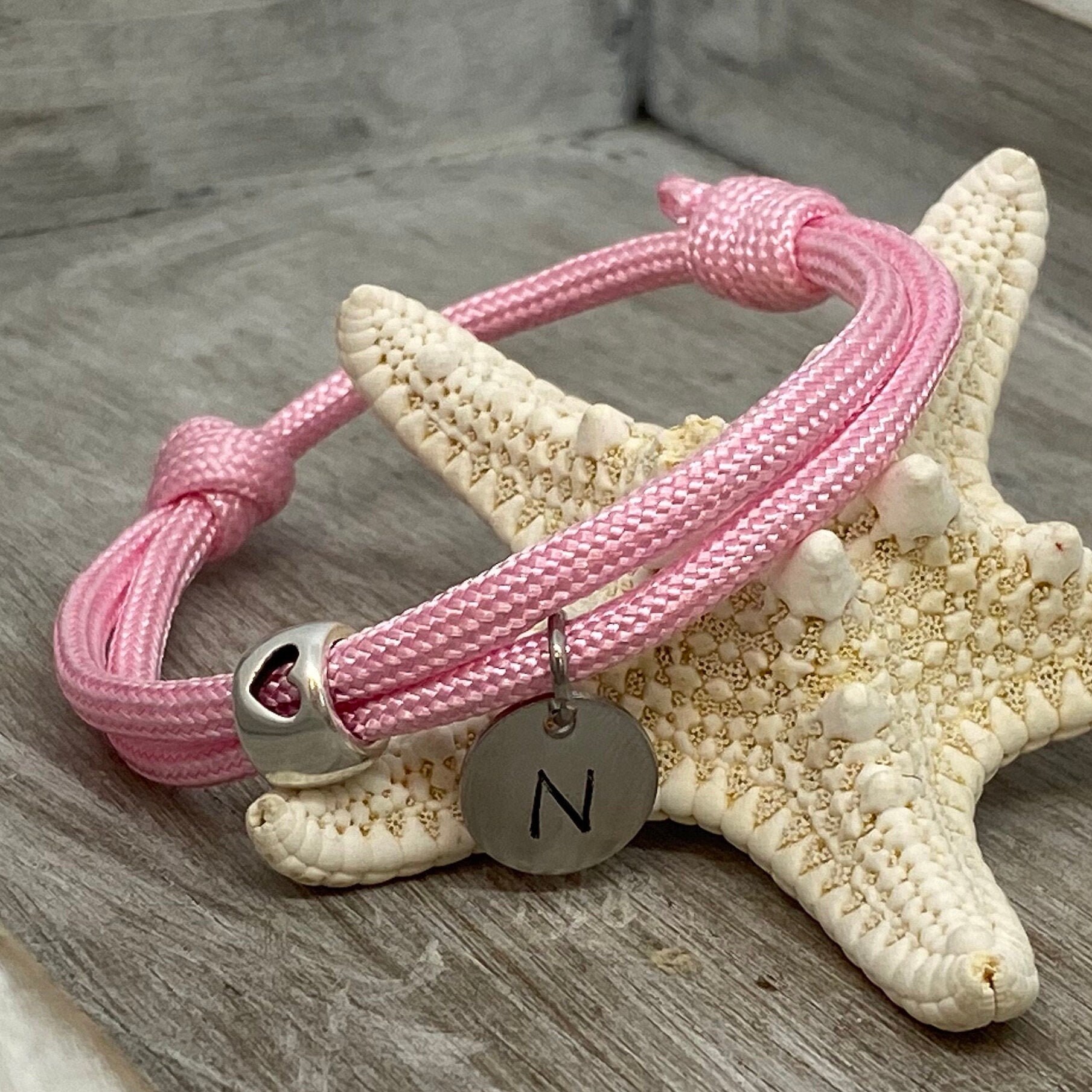 Buchstabenarmband Mit Schiebeperle Herz - Geschenk Mädchen Buchstabenarmband Mit Schiebeperle Herz - Geschenk Mädchen von nicisperlenzauber