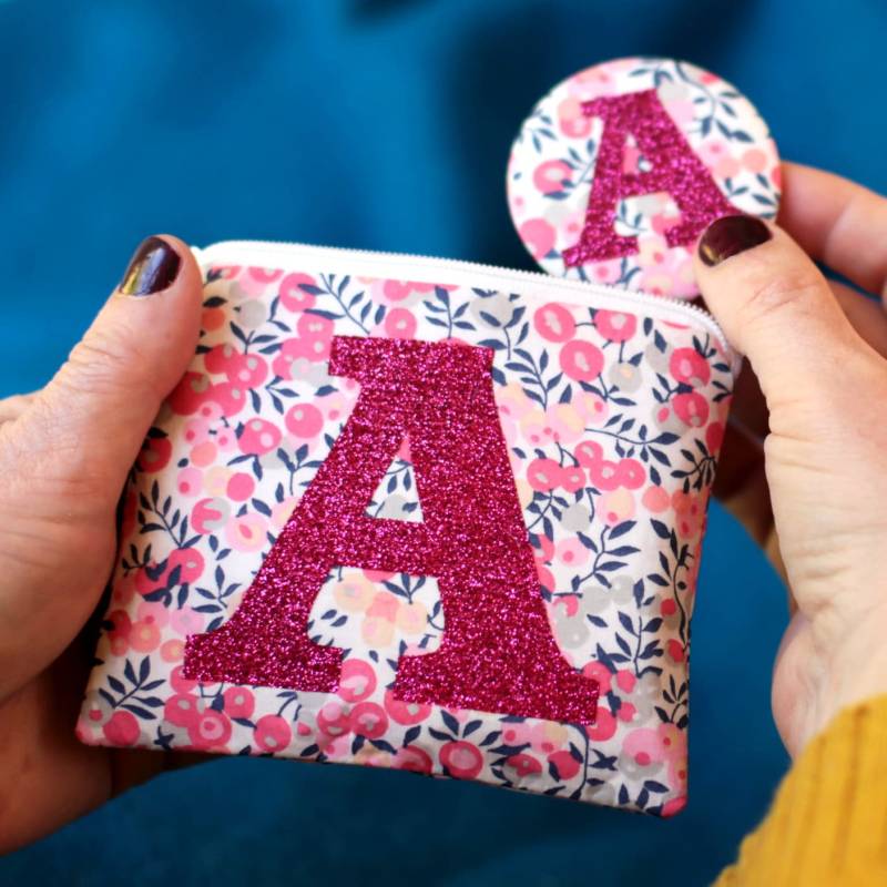 Liberty Floral Initial Geldbörse Und Spiegel Set Glitzer Monogramm Geschenk Liberty Floral Initial Geldbörse Und Spiegel Set Glitzer Monogramm Geschenk von nickynackynoodesigns
