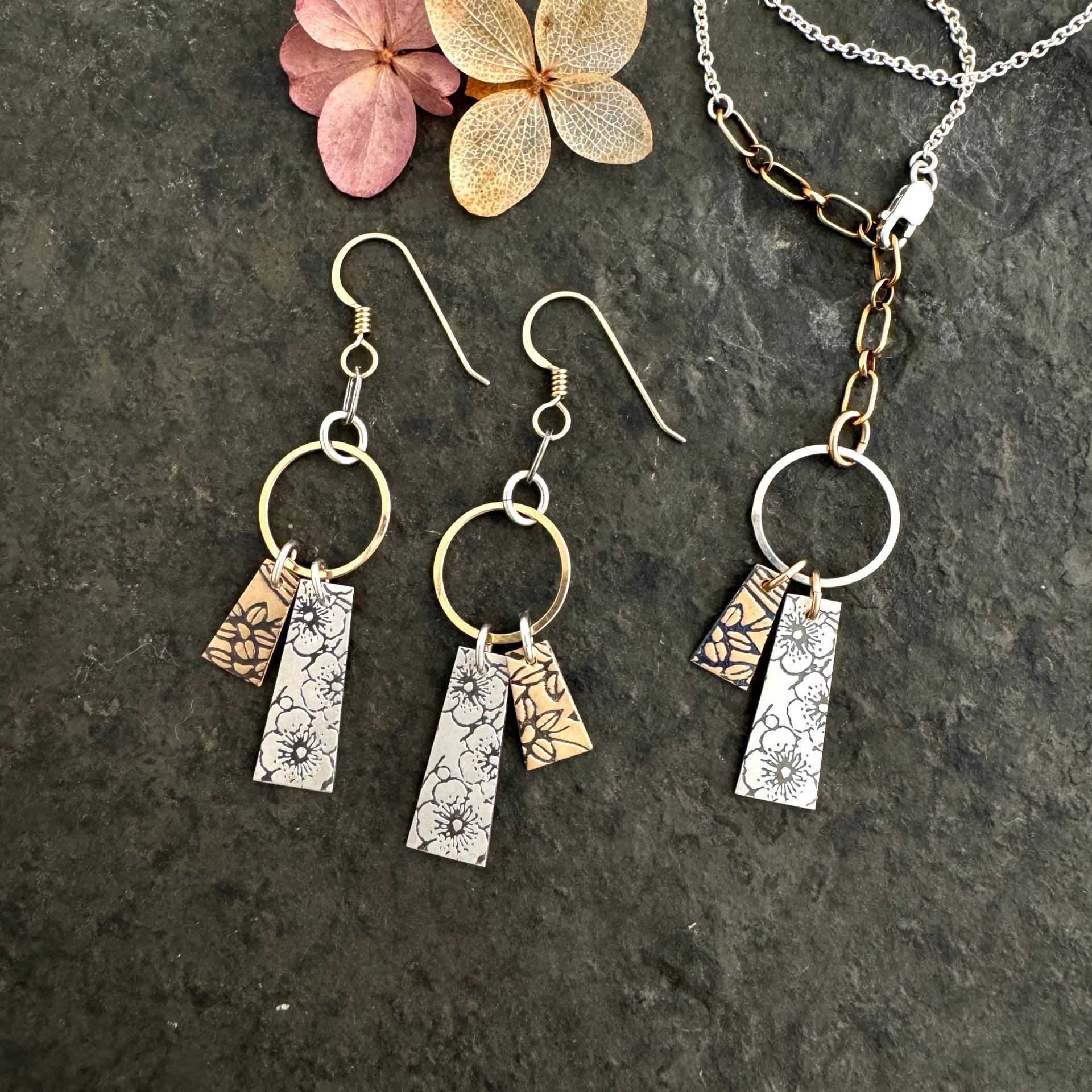 Kirschblüte ~ Hanako Kirschblüten Ohrringe Kette Anhänger Lange Zweifarbige Kirschblüte ~ Hanako Kirschblüten Ohrringe Kette Anhänger Lange Zweifarbige von nicolebigg