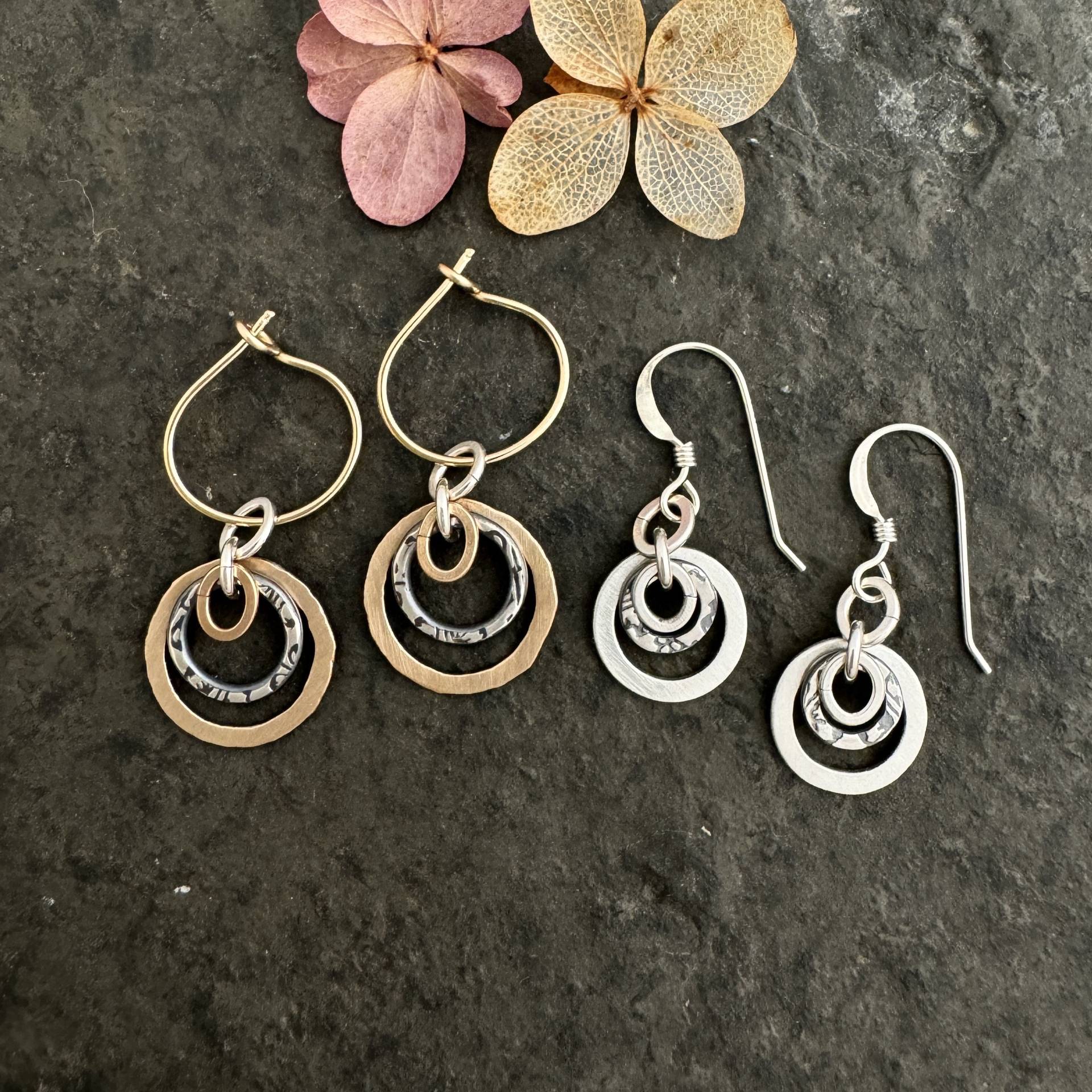 Metall Gemischte Kreis Ohrringe - Amrita Silber Gold Metall Gemischte Kreis Ohrringe - Amrita Silber Gold von nicolebigg