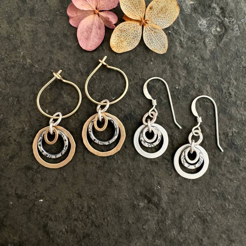 Metall Gemischte Kreis Ohrringe - Amrita Silber Gold Metall Gemischte Kreis Ohrringe - Amrita Silber Gold von nicolebigg