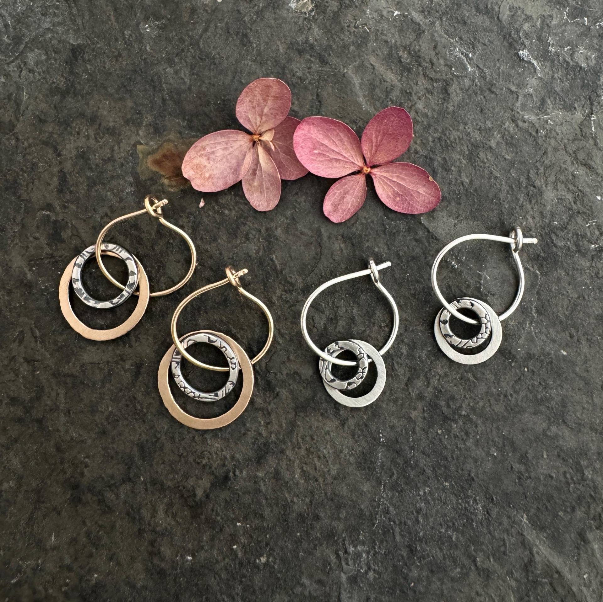 Metallkreis Ohrringe ~ Amrita Runder Anhänger Alltags Kleine Ohrhänger Zwei Kreise Metallkreis Ohrringe ~ Amrita Runder Anhänger Alltags Kleine Ohrhänger Zwei Kreise von nicolebigg