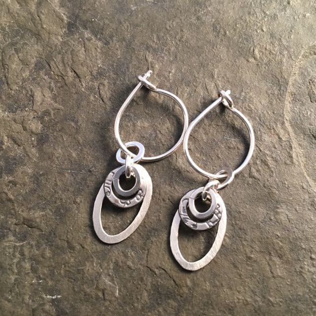 Ovale Ohrringe ~ Silber Und Gold Sterling Bronze Goldfill Bequeme Creolen Schlaf-Creolen Mit Anhänger Ovale Ohrringe ~ Silber Und Gold Sterling Bronze Goldfill Bequeme Creolen Schlaf-Creolen Mit Anhänger von nicolebigg
