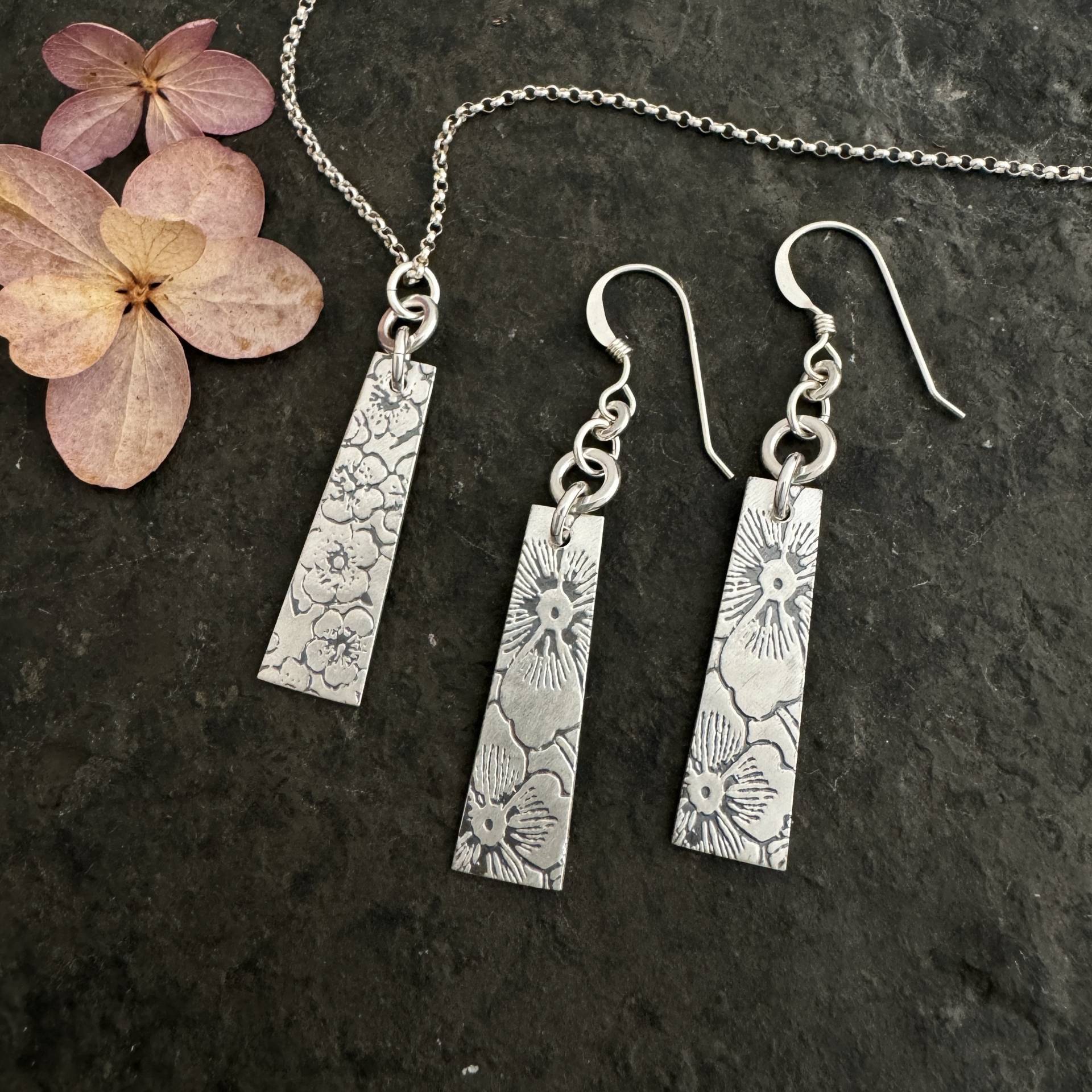 Sakura Ohrringe ~ Kette Kirschblüten Hartriegel Posey Lange Dünne Geblümte Sterling Silber Blumen Sakura Ohrringe ~ Kette Kirschblüten Hartriegel Posey Lange Dünne Geblümte Sterling Silber Blumen von nicolebigg