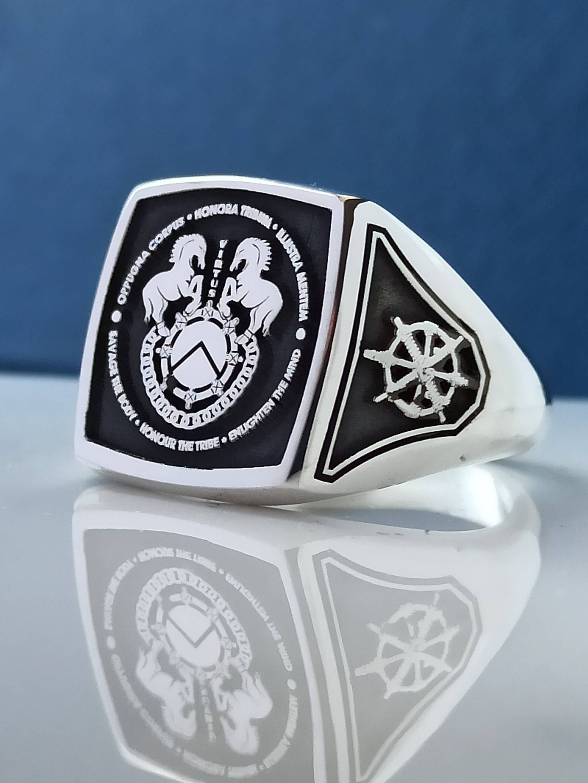 Personalisierter Ring , Wappen Logo Familien Halskette College Uni Silber Herren Personalisierter Schmuck Personalisiertes Geschenk von nidajewelers