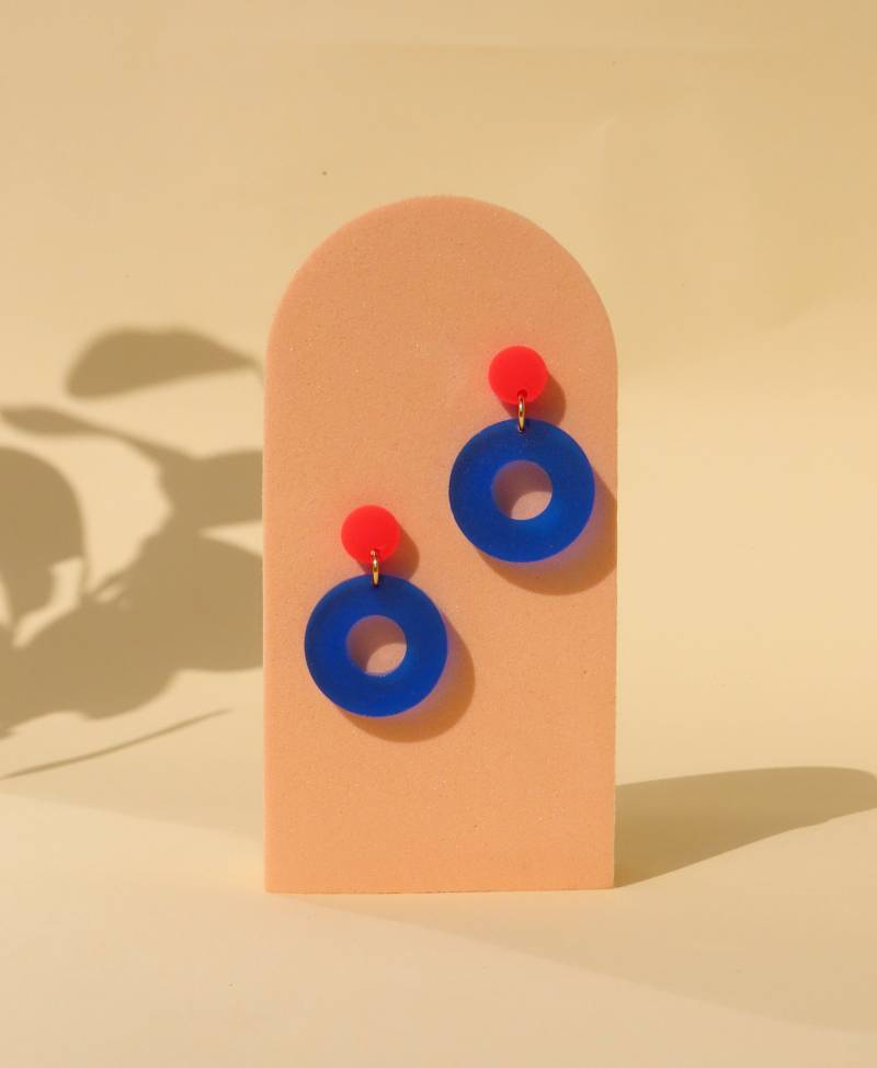 Colorblock Circle Ohrstecker in Feuerrot Tintenblau von niemalsmehrohnede