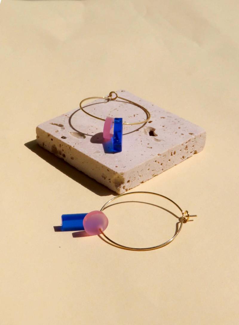 Dots Mit Stick Hoops Aus Vergoldetem Edelstahl in Königsblau & Eisrosa von niemalsmehrohnede