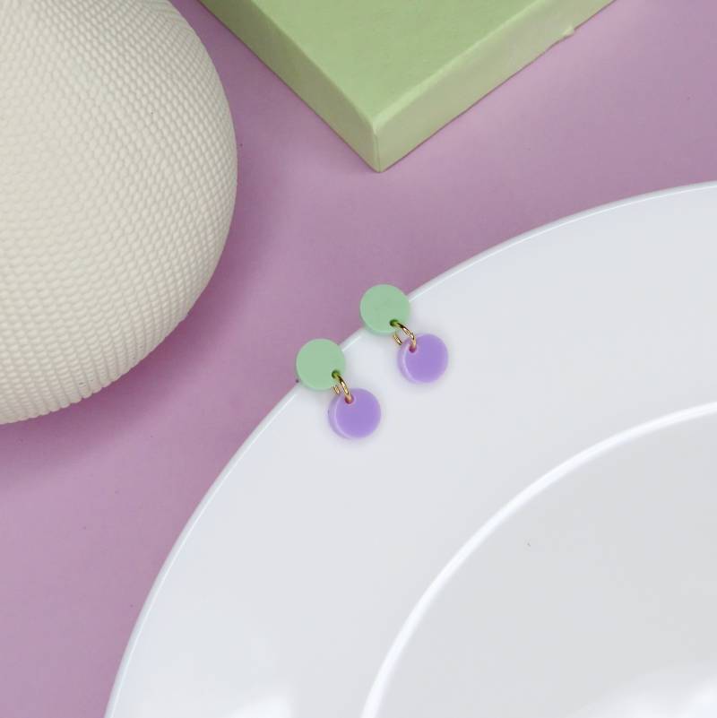 Dotty Acryl Ohrringe in Hellgrün Flieder von niemalsmehrohnede
