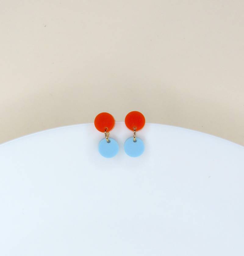 Dotty Acryl Ohrringe in Orange Hellblau von niemalsmehrohnede