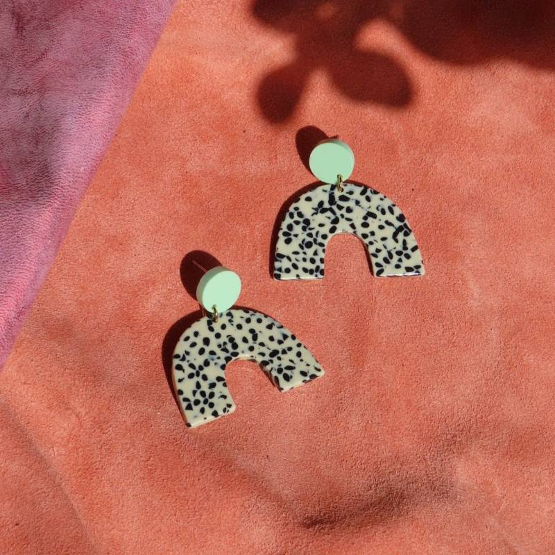 Greige Dots Bogen Statement Ohrringe von niemalsmehrohnede