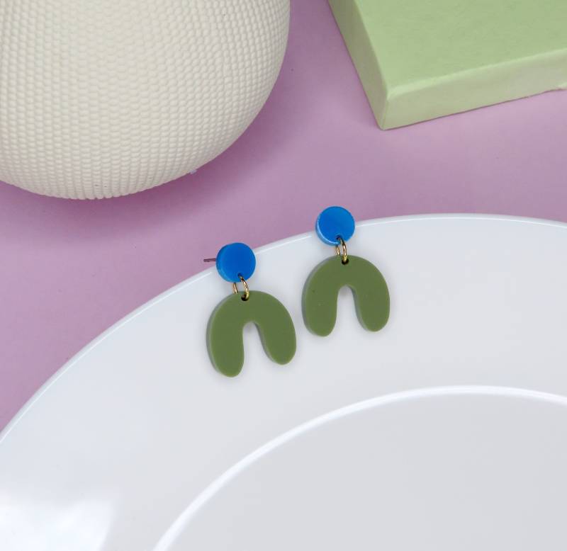 Kleine Arch Bogen Ohrringe in Azurblau Olive von niemalsmehrohnede