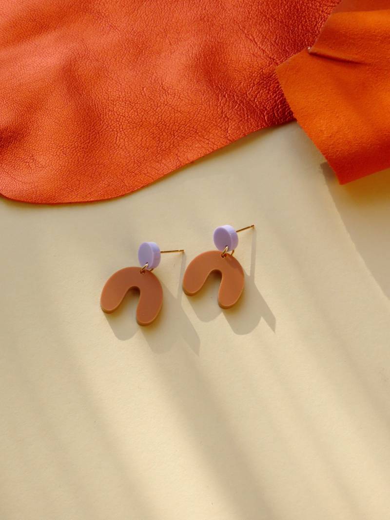 Kleine Flieder Terracotta Arch Bogen Ohrringe von niemalsmehrohnede