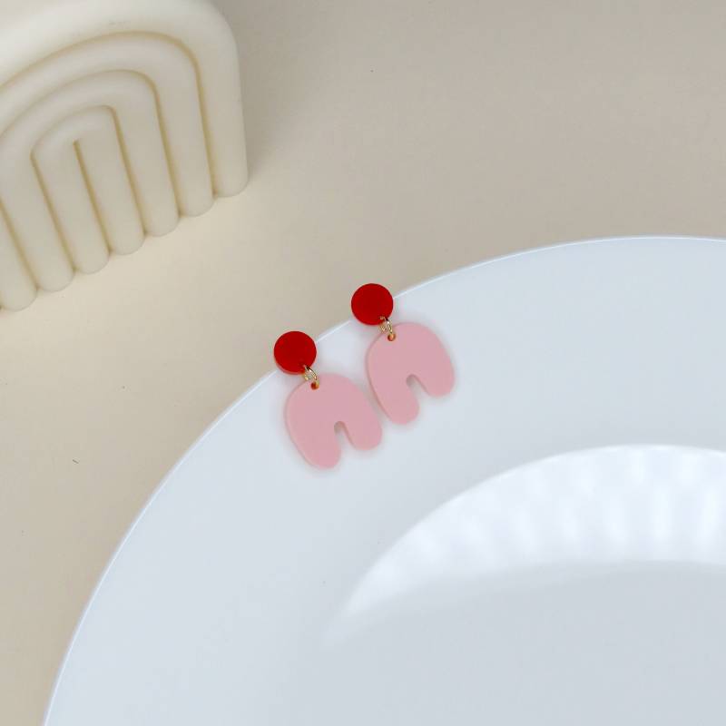 Kleine Squishy Arch Bogen Ohrringe in Rot Hellrosa von niemalsmehrohnede