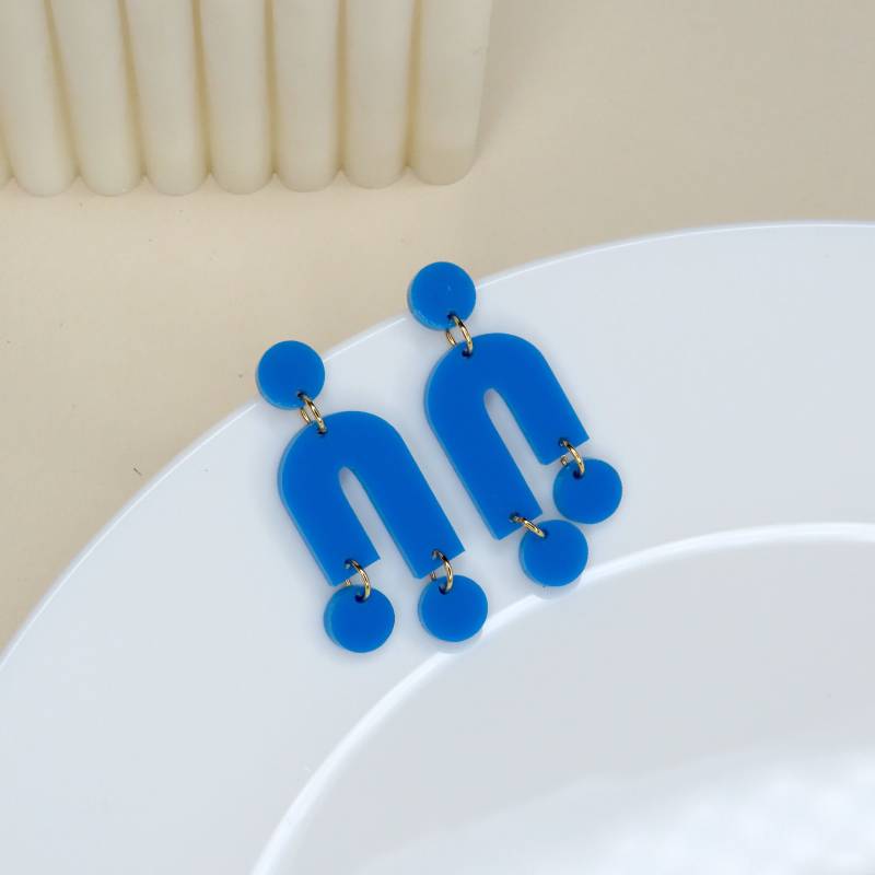 Mismatch Ohrringe Aus Acryl in Azurblau von niemalsmehrohnede