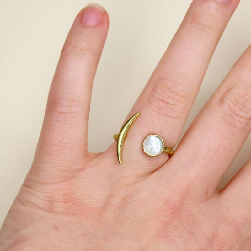 Mondsichel Messing Ring Mit Perlmutt von niemalsmehrohnede