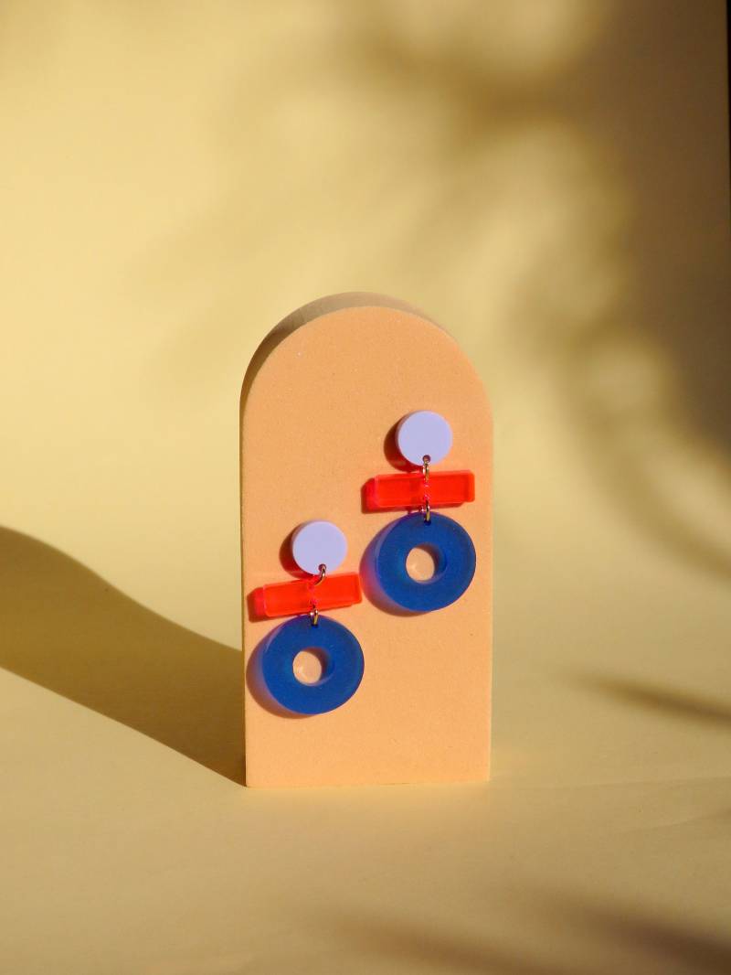 Stop Ohrringe Mit Edelstahl Steckern in Flieder Neon Blau von niemalsmehrohnede