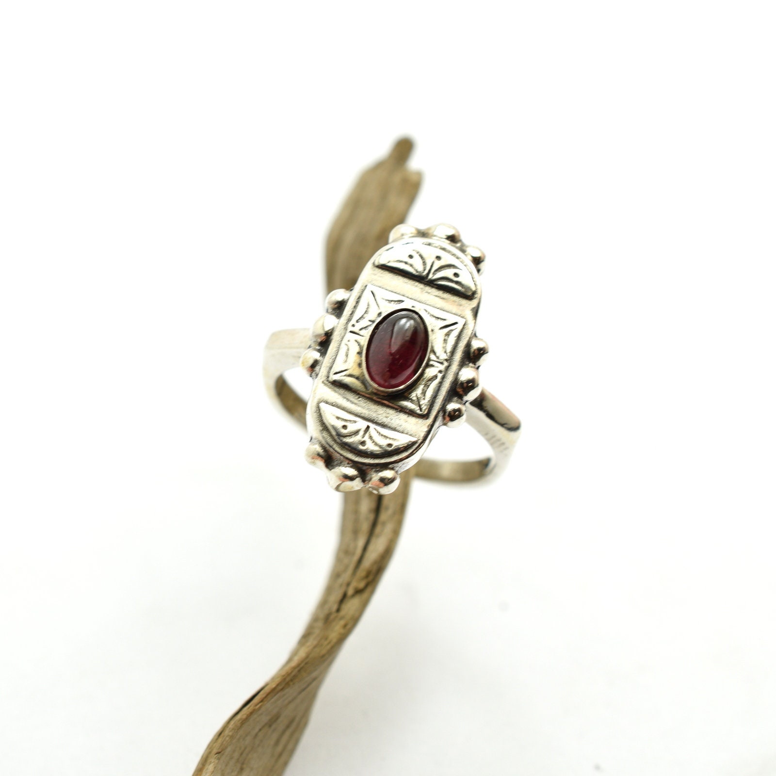 Granat Silberring, Edelsteinring Aus Sterlingsilber, Ovaler Granatsteinring, Solitärring Größe 6, 5 Januar Geburtsstein, Granatschmuck von nikiforosnelly