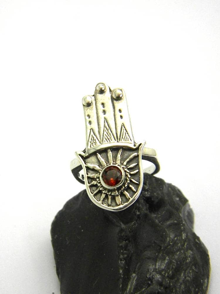 Ring Fatima Hand Sterling Silber Granat Hamsa Silberring Handgemacht 925 Amulett, Geschenk Für Sie Ringgröße 6 von nikiforosnelly