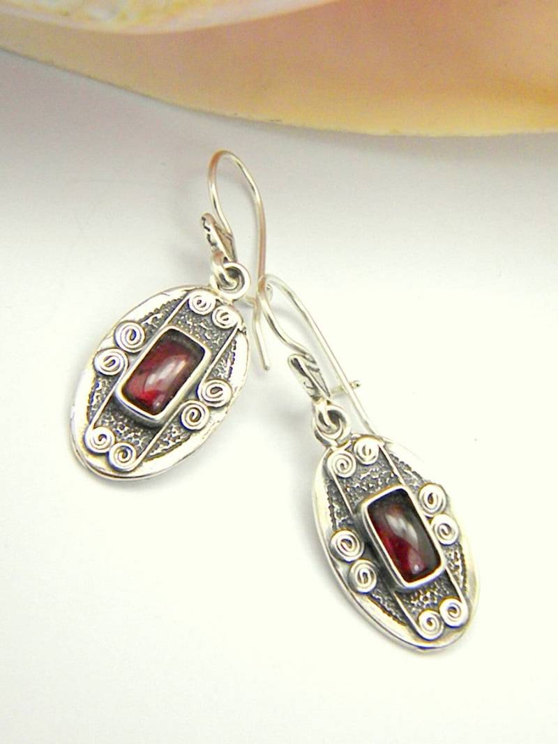 Silber Granat Ohrringe, Sterling Ovale Ohrringe Rustikalen Antiken Stil, Edelstein Schmuck, Januar Geburtsstein von nikiforosnelly