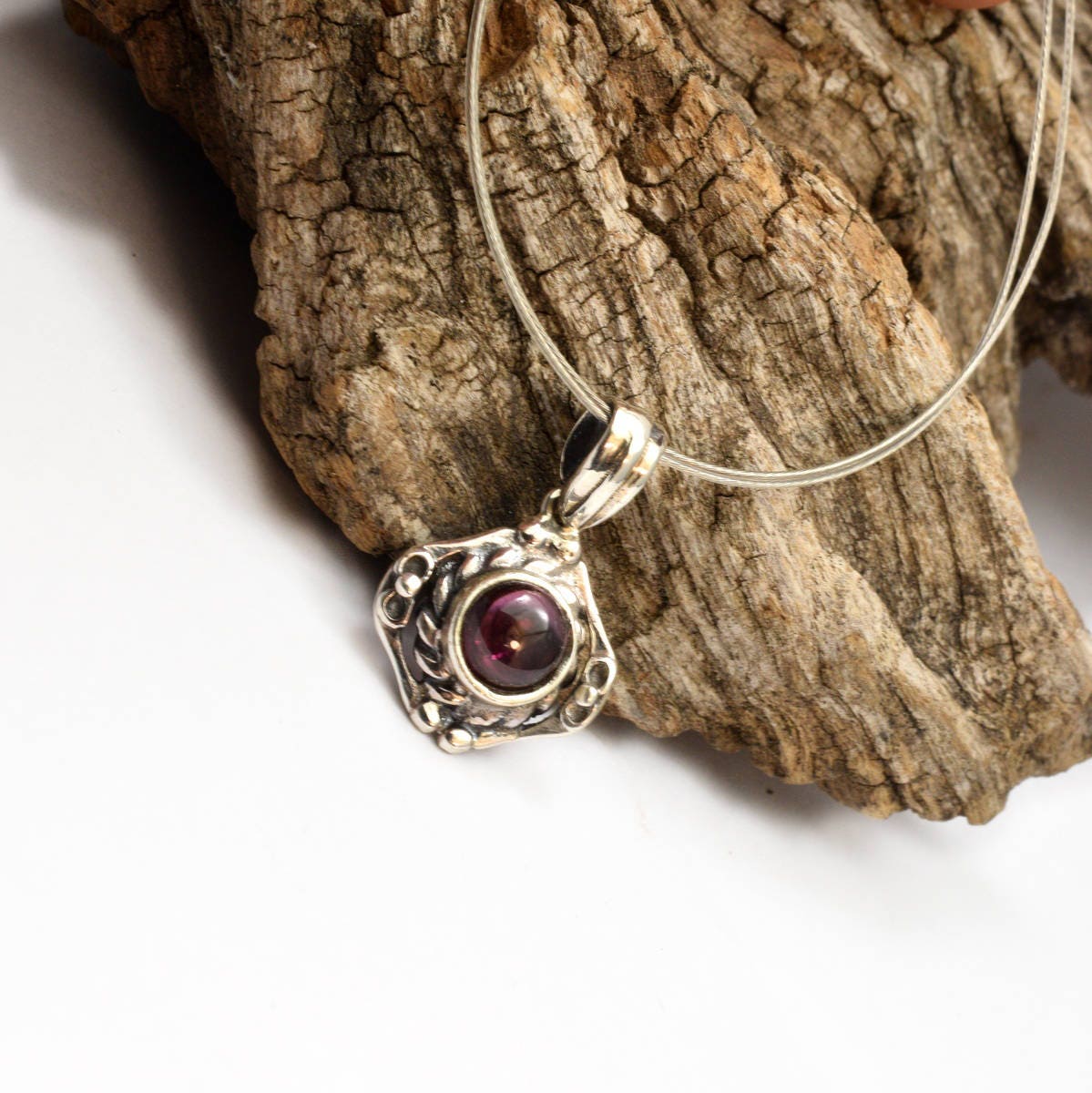 Sterling Silber Granat Anhänger Kleine Halskette Antiken Stil, Alltäglichen Geschenk Für Ihren Schmuck, Geburtsstein Januar von nikiforosnelly