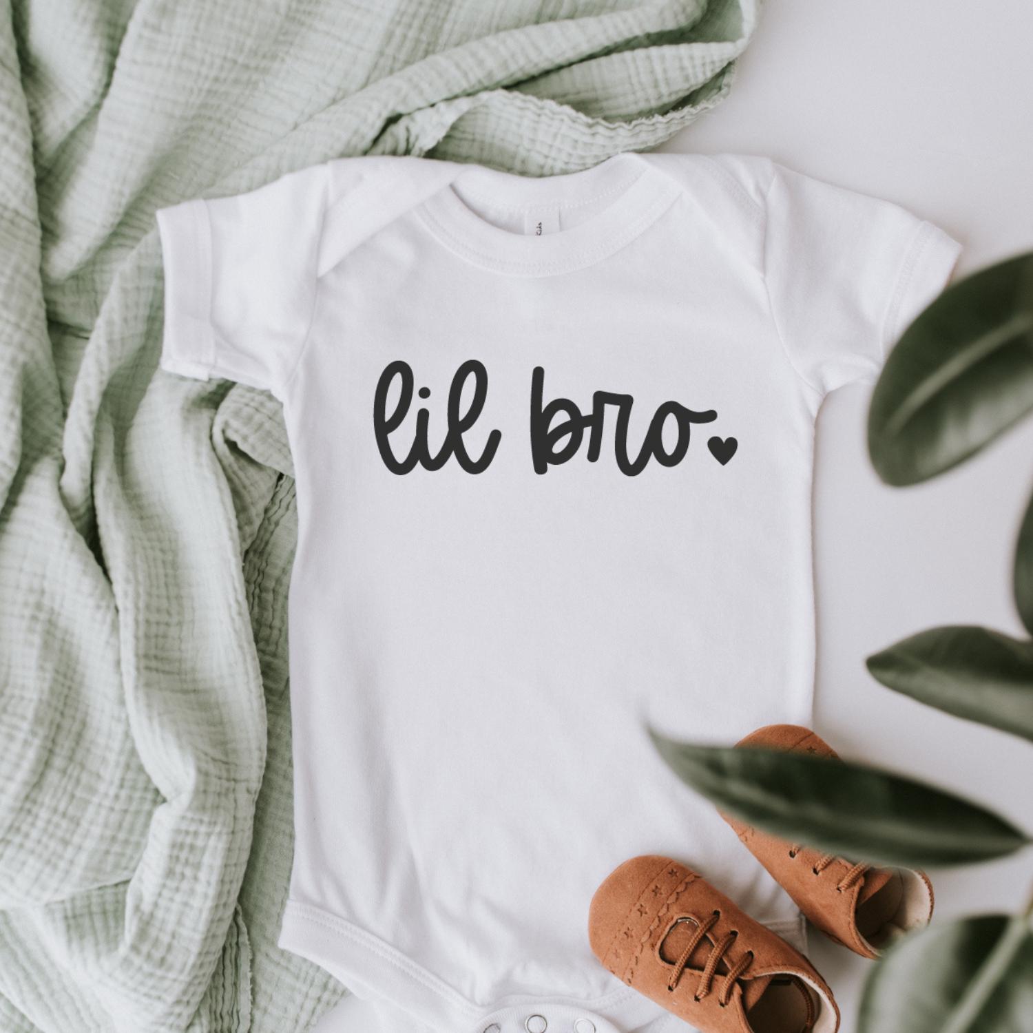 Babybody Kleiner Bruder Schwangerschaft Verkünden Mit Lil Bro Geschwister Outfit Geschenk Für Kleinen von nillieManufaktur