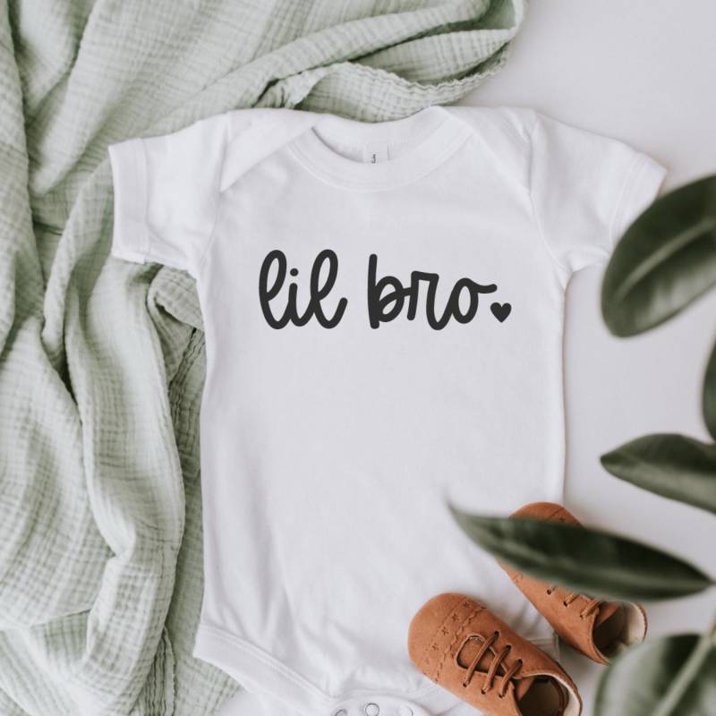 Babybody Kleiner Bruder Schwangerschaft Verkünden Mit Lil Bro Geschwister Outfit Geschenk Für Kleinen von nillieManufaktur