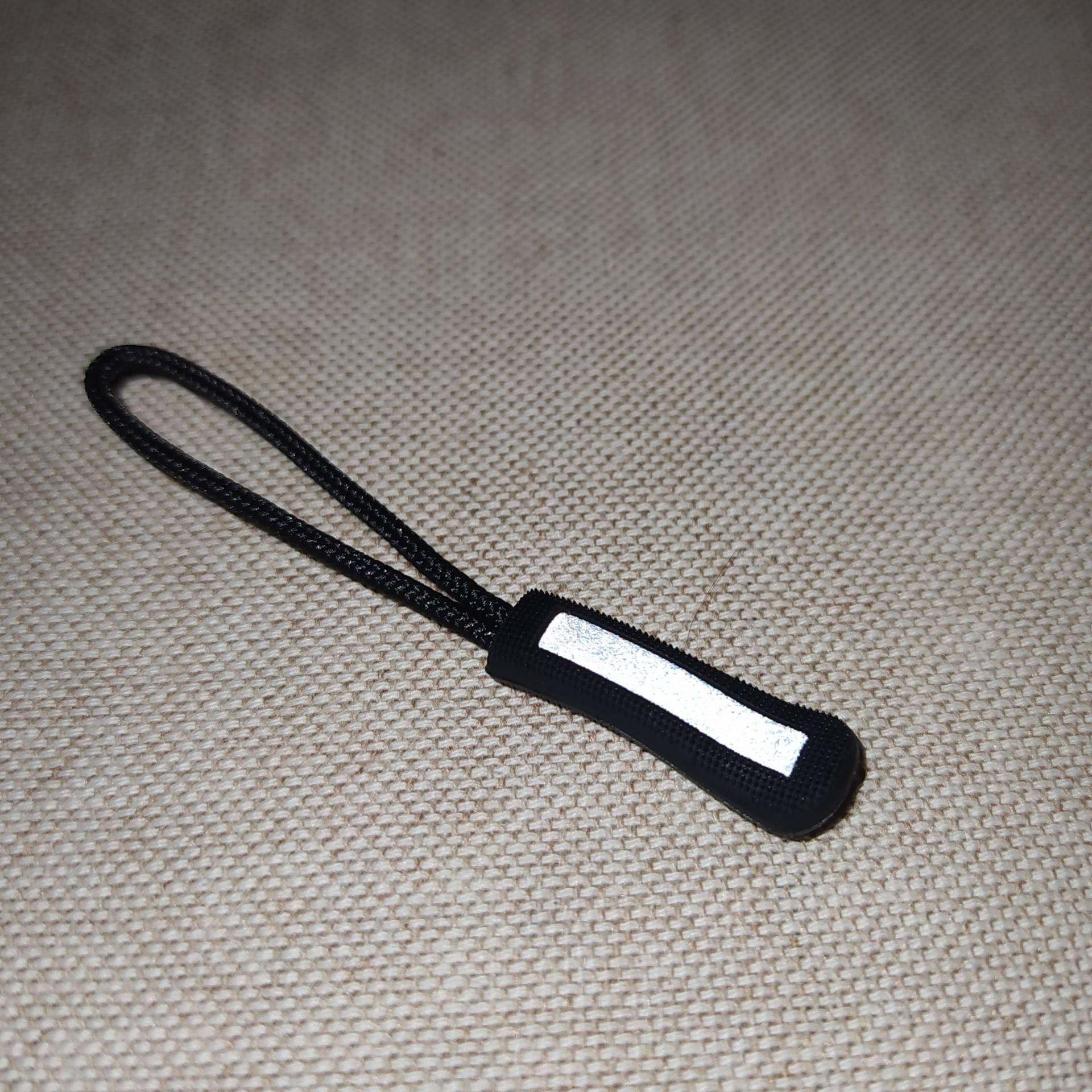 Neu | Licht Reflektierender Anhänger Für Reißverschluss-Zipper -Läufer Schlaufe Schwarz/Silbergrau | Reflektierend Neu | Licht Reflektierender Anhänger Für Reißverschluss-Zipper -Läufer Schlaufe Schwarz/Silbergrau | Reflektierend von nimalex