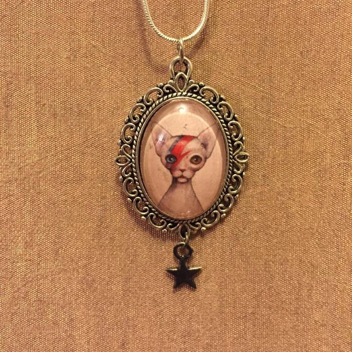Katze Insane David Bowie Tribute Kamee Schwarz Stern Charm Halskette Katze Insane David Bowie Tribute Kamee Schwarz Stern Charm Halskette von ninafriday