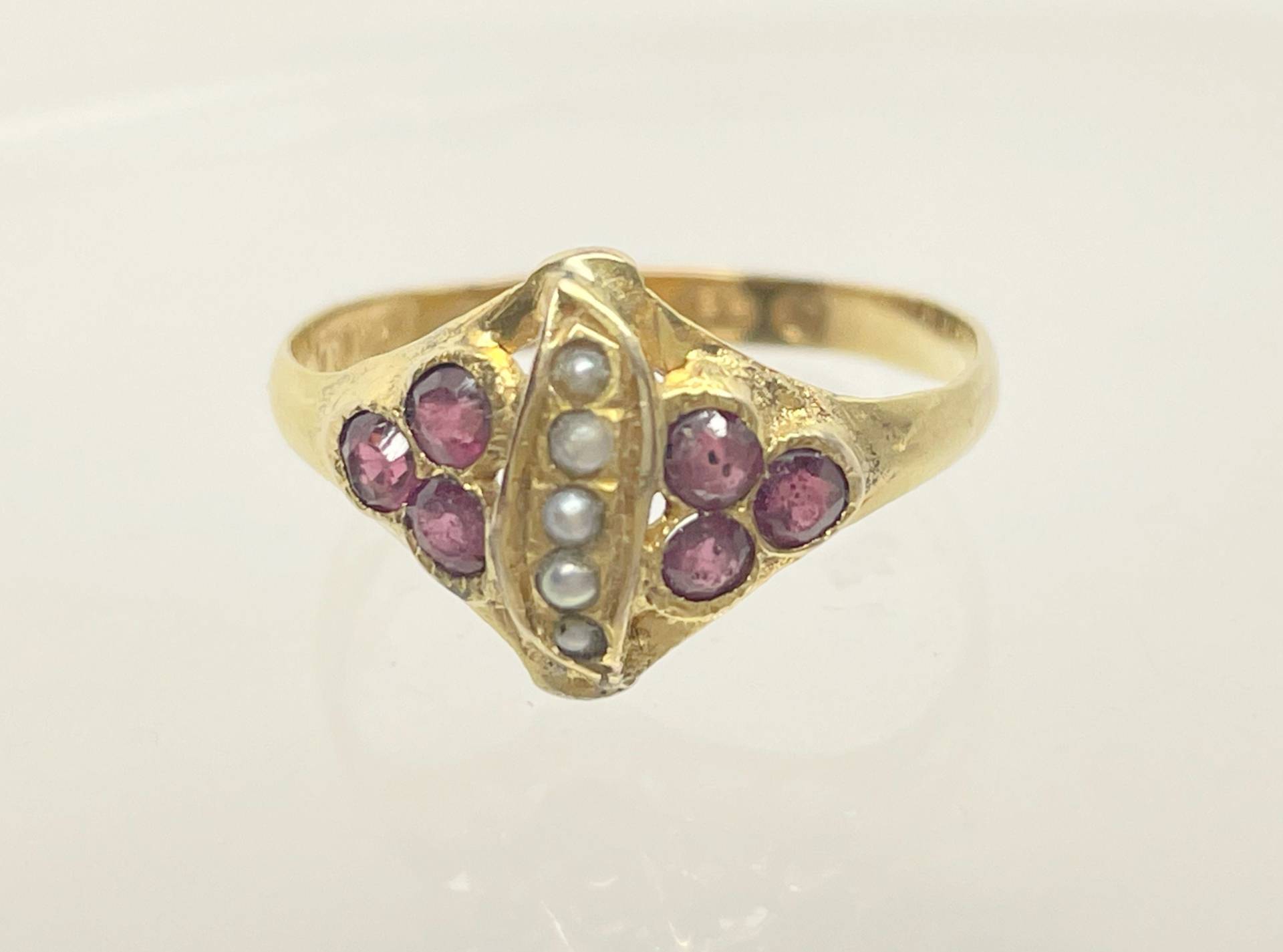 Antik Art Deco 9 Karat Gold Granat Perlen Ring 1921 von ninemaidensjewels