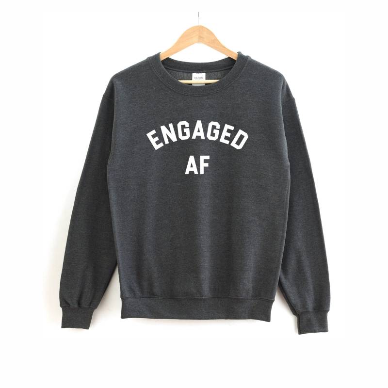 Engagiert Af-Shirt | Verlobungs-Shirt - Verlobungsansage Verlobtes Af-Sweatshirt Hochzeitsdusche von ninety5prints