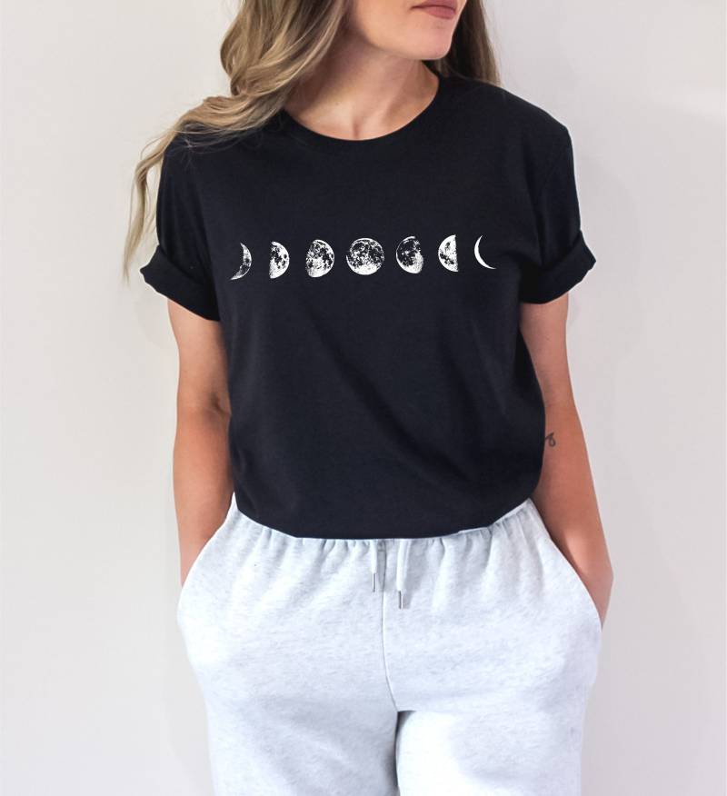 Mondphasen Shirt - Mond Unisex Es Ist Nur Eine Phase von ninety5prints