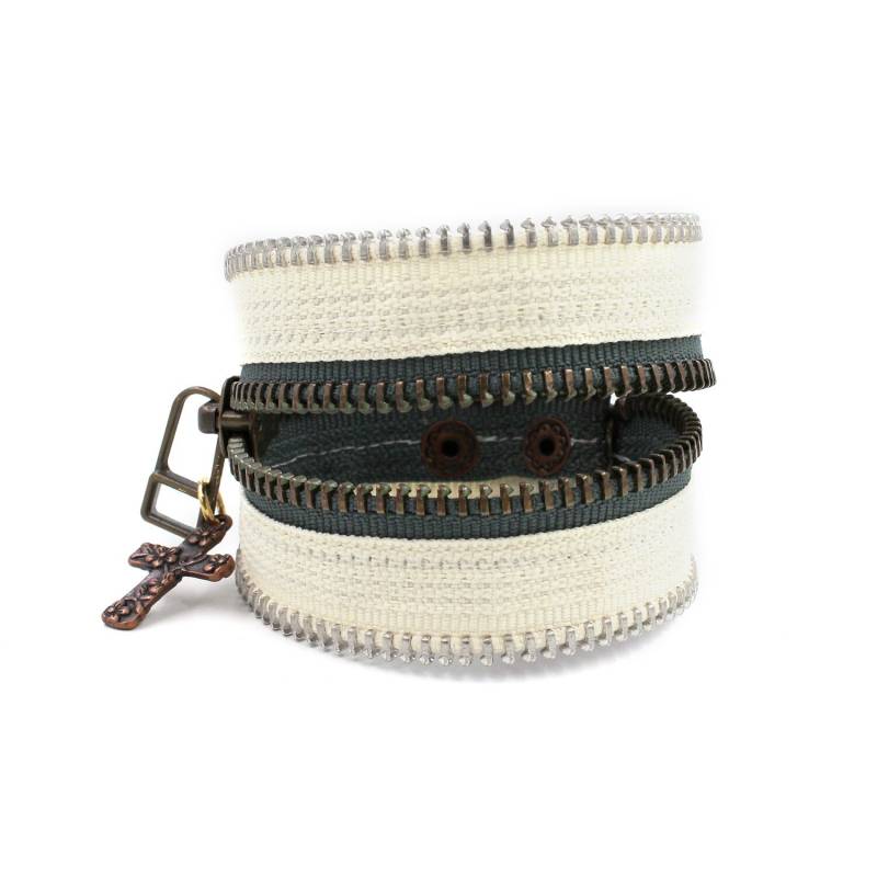 Cremeweiß Zipper Armband Mit Cross Charm. Creme Und Blaugrau. Größenverstellbar von nklugerdesigns