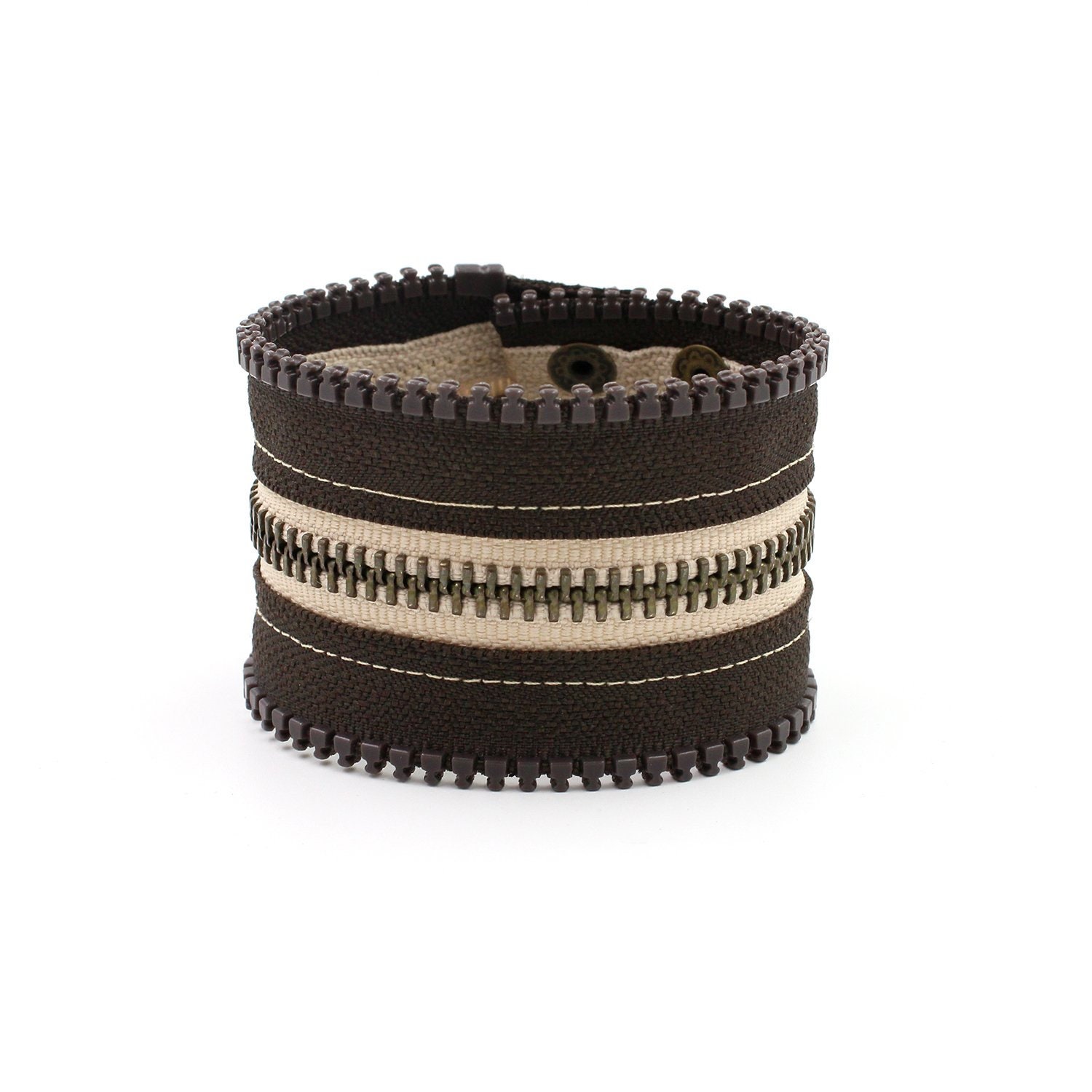 Reissverschluss Armband in Braun Und Beige. Größenverstellbar von nklugerdesigns