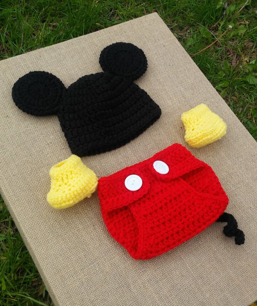 Handgefertigte Häkeln Neugeborenen Baby Junge Mickey Mouse Hat Windel Cover Und Booties, Photo Prop, Set Rot Handgefertigte Häkeln Neugeborenen Baby Junge Mickey Mouse Hat Windel Cover Und Booties, Photo Prop, Set Rot von nloco33
