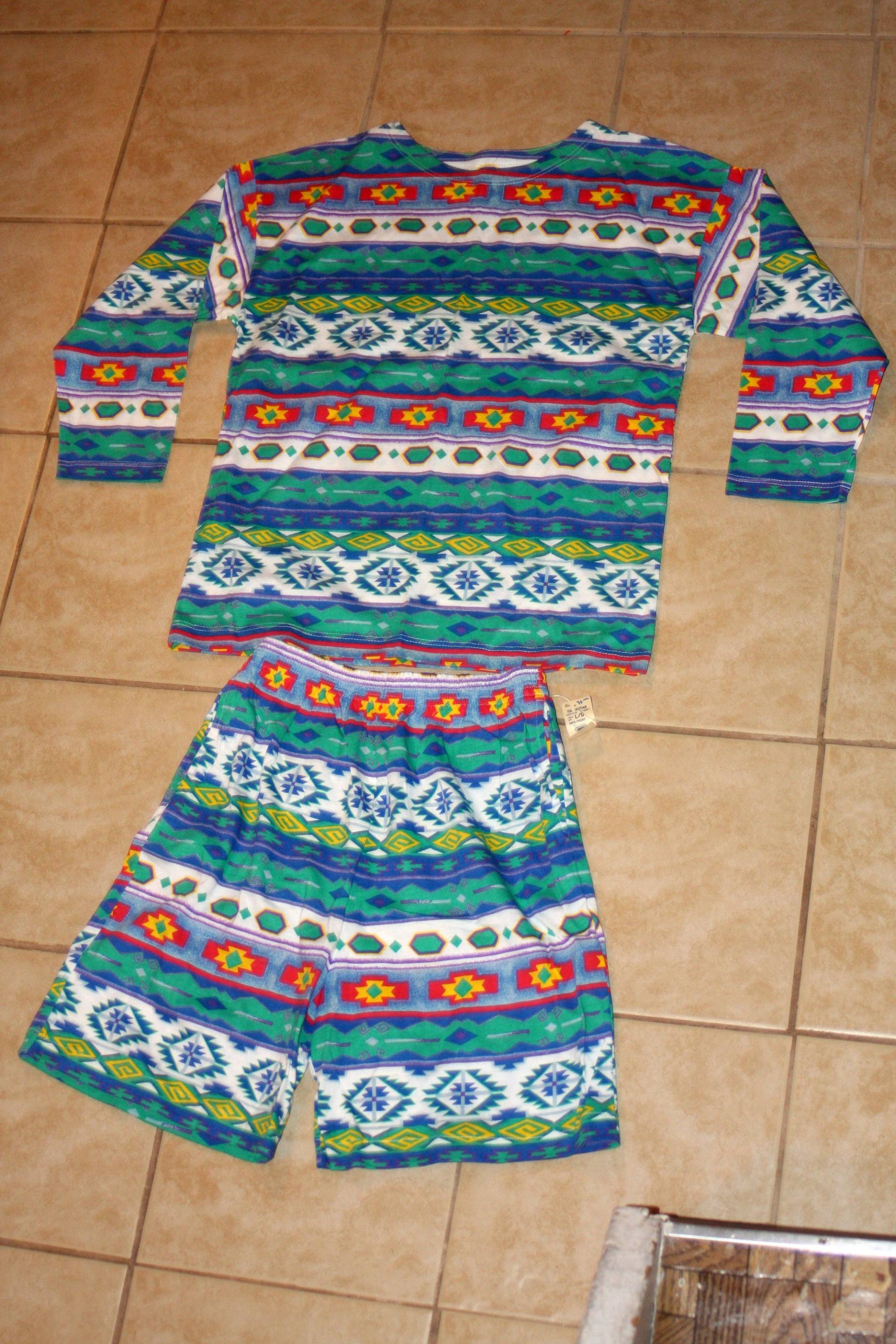 Aztec Stil Helle All Over Print Deadstock Neues Hemd Und Shorts Separate Ausgabe Von Beco Große Jahrgang 1990Er Jahre Aztec Stil Helle All Over Print Deadstock Neues Hemd Und Shorts Separate Ausgabe Von Beco Große Jahrgang 1990Er Jahre von nodemo