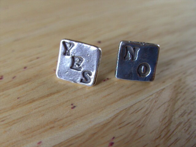 sterling Silber Ohrstecker Ja No Quadrat Ohrringe Handgemacht Unikat 925 von nodiamonds8