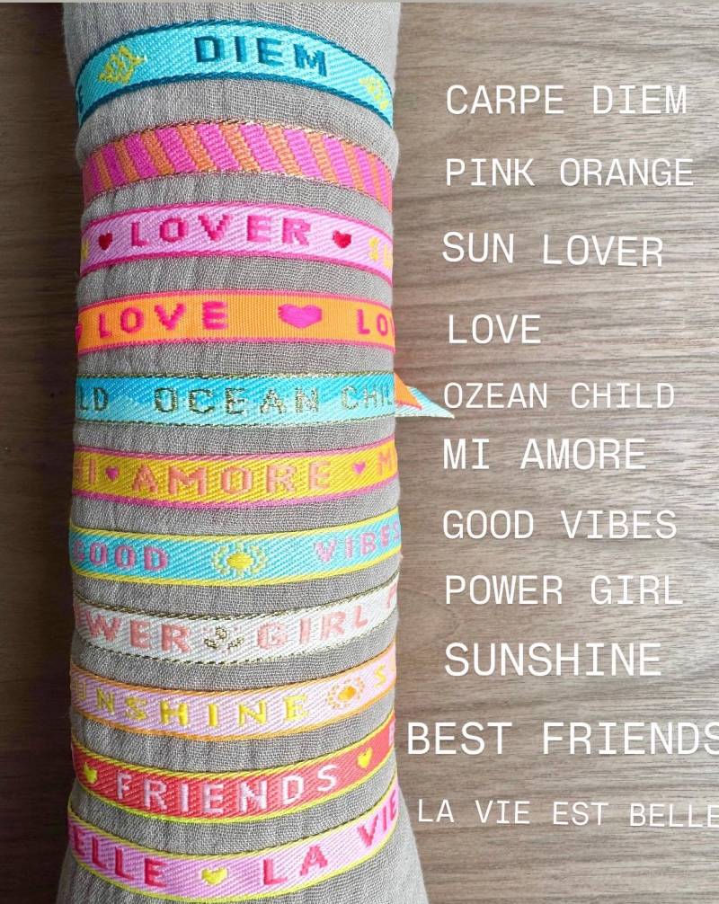 Festival Statement Armband in Verschiedenen Farben Mit Text von noelefabrics