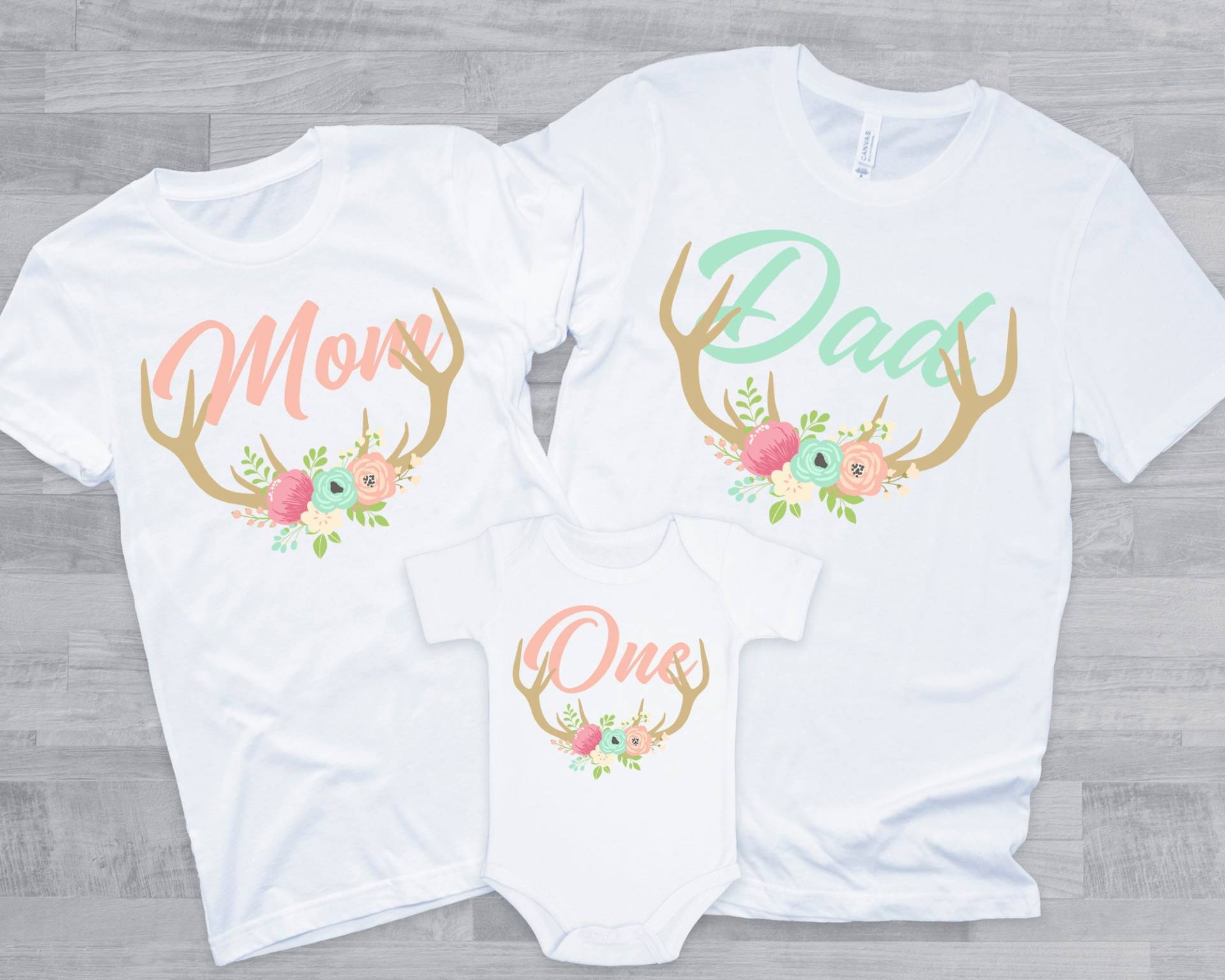 Geweih Blumen Familie T-Shirts Für Ihre 1.geburtstagsfeier - Ein Hirsch Ful Bday Mädchen, Waldland 1. Geburtstagskind, Mama Papa Nana Tante von noellebydesign