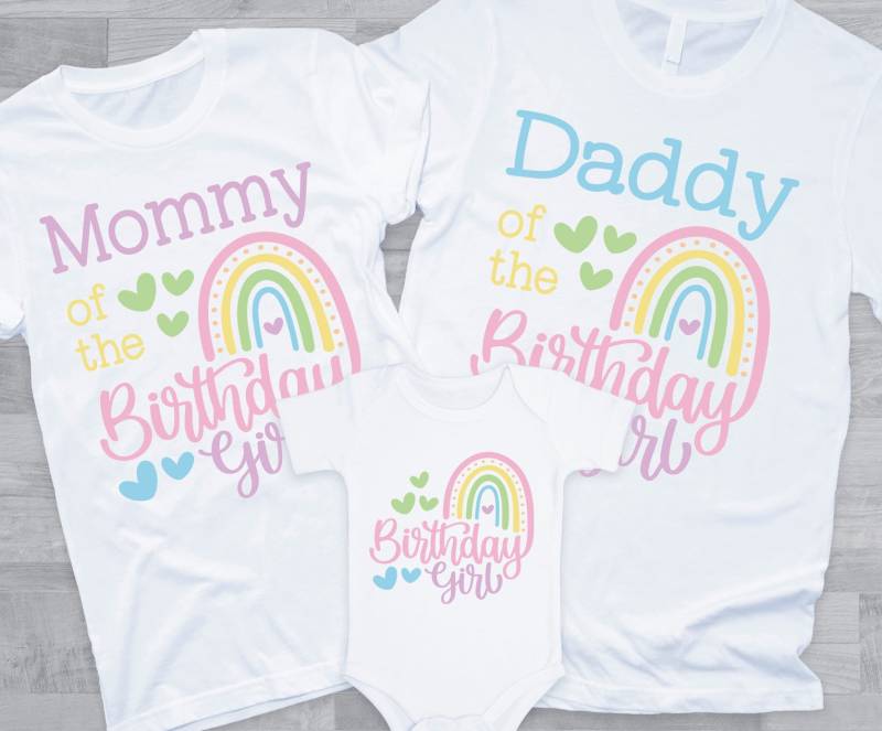 Pastell Regenbogen Familie T-Shirts Für Ihre Geburtstagsparty - Mädchen, 1. Geburtstag Mama Papa Oma Opa Schwester Tante von noellebydesign