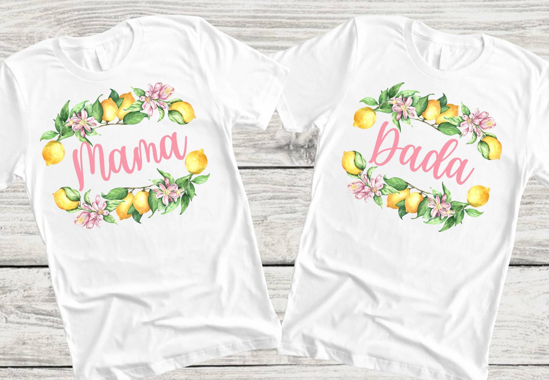 Pinkes Blumen Und Zitronen Familien T-Shirt Für Babyparty Oder Geburtstag - Rosa Limonade, Babyparty, Zitrusfrüchte, Limonade Geburtstagskind von noellebydesign