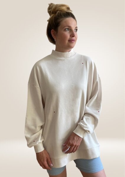 noemvri fashion label oversized Sweatshirt Turtleneck mit Herzchen von noemvri fashion label