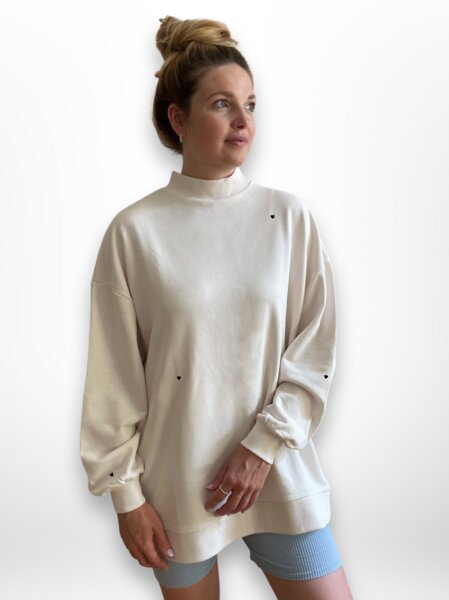 noemvri fashion label oversized Sweatshirt Turtleneck mit Herzchen von noemvri fashion label
