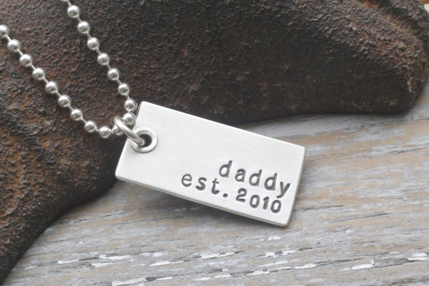 Daddy Hundemarke - Personalisierte Halskette Neuer Papa-Cooler Schmuck, Personalisierte Schmuck Für Papa, Handgestempelte Halskette, Vatertag von noisycricket