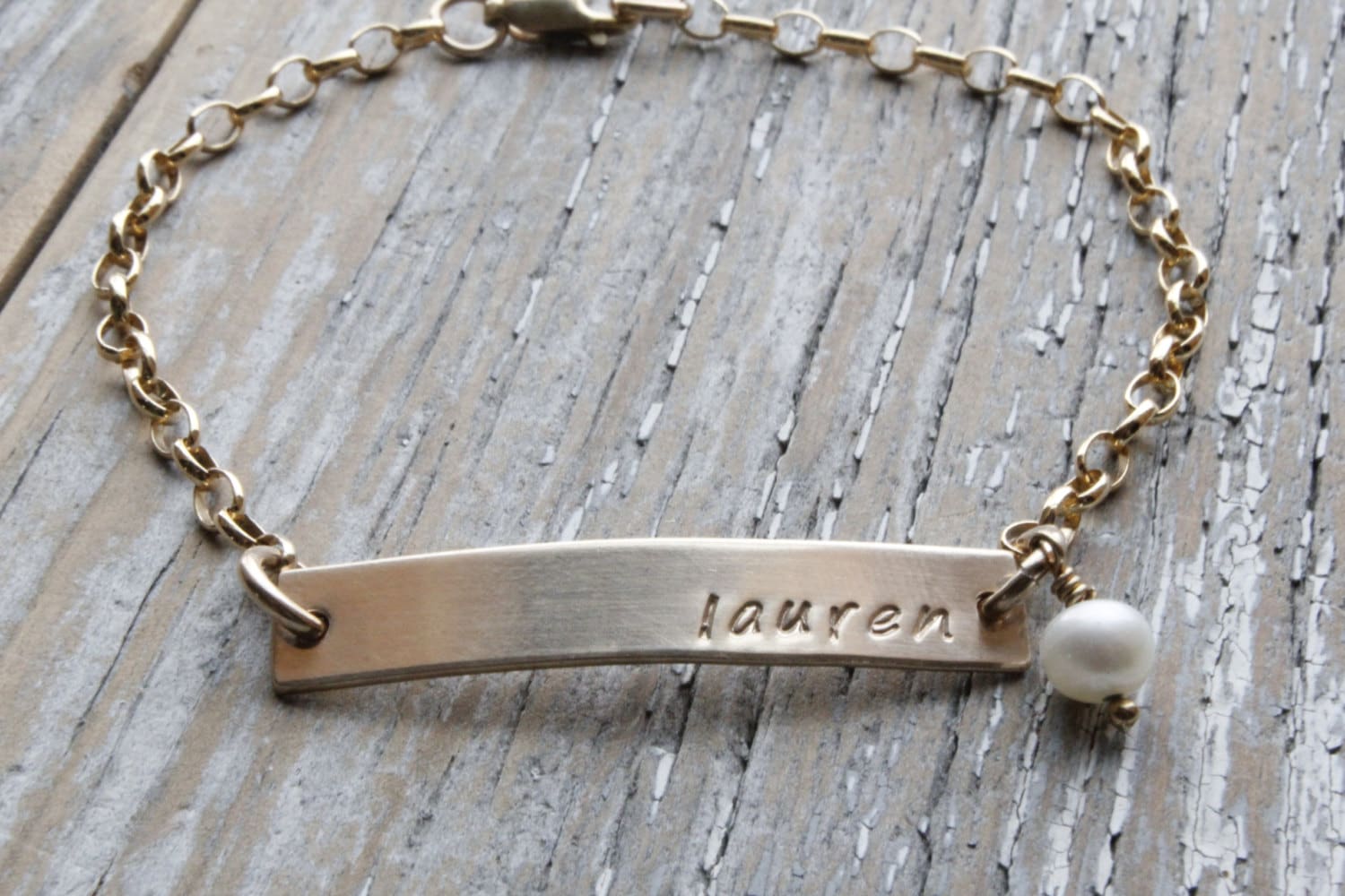 Gold Filled Namensschild Armband, Personalisierte Goldbar Neue Mama Schmuck, Individuelles Namensschild, Personalisiertes Wort, Dünnes Band, Geschenk von noisycricket