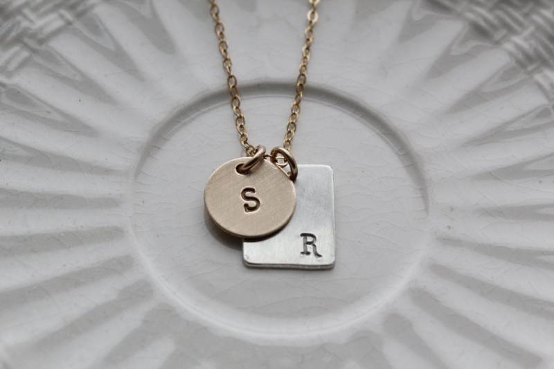 Gold Gefüllte Sterling Charme Halskette, Personalisierte Erste Gemischte Metall Mama Schmuck Individuell Graviert von noisycricket