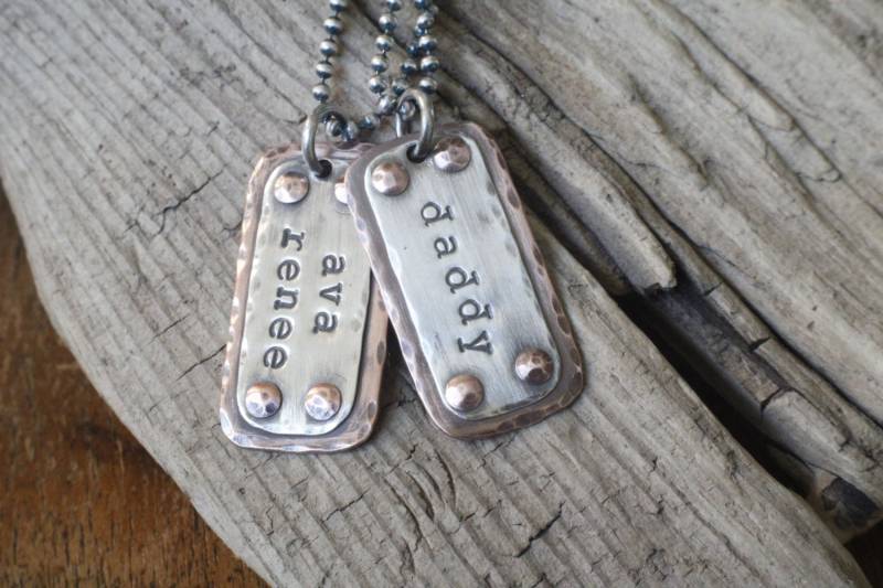 Personalisierte Rustikale Hundemarke, Personalisiertes Geschenk Für Papa, Opa, Personalisierter Schmuck, Handgestempelte Halskette, Gehämmerter von noisycricket