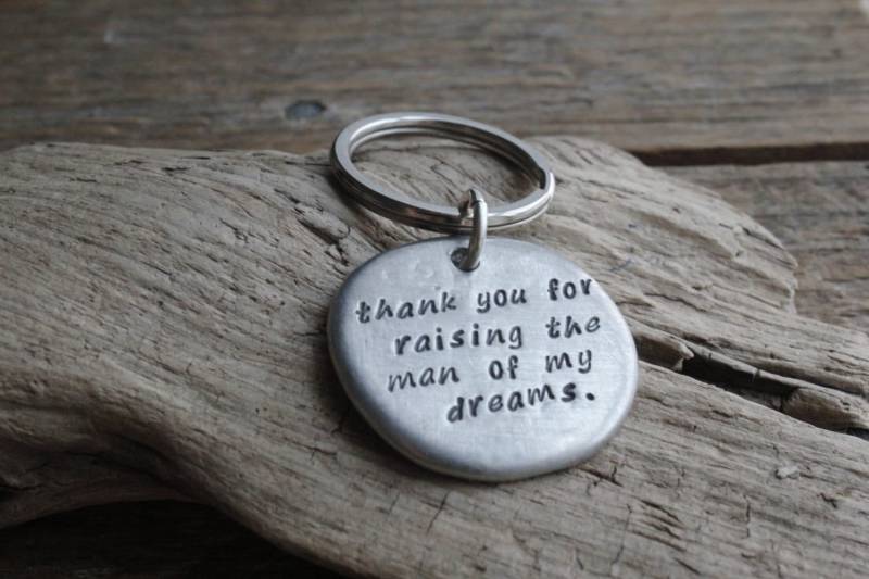 Personalisierter Schlüsselanhänger, Mutter Des Bräutigams, Hochzeitsgeschenk, Mann Meiner Träume, Zinn Brautgeschenk, Braut Und Bräutigam von noisycricket