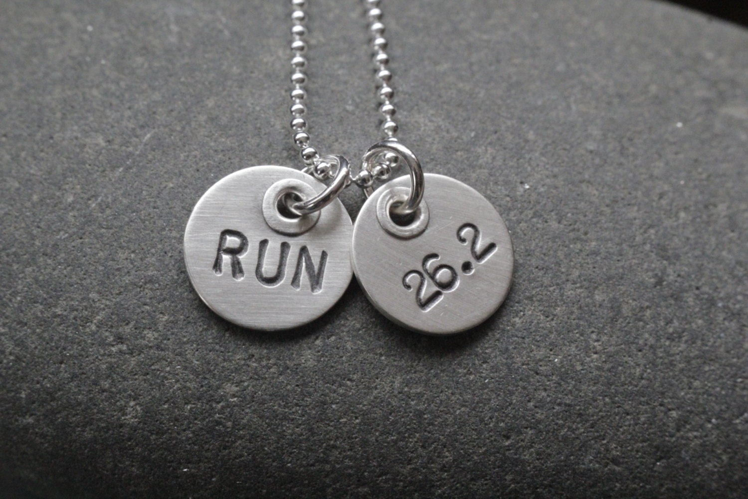 Silber-Marathon-Halskette, Die Schmuck Läuft von noisycricket