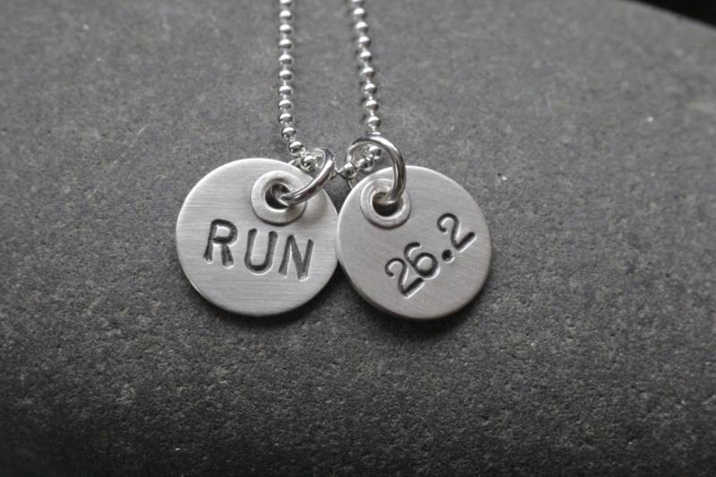 Silber-Marathon-Halskette, Die Schmuck Läuft von noisycricket